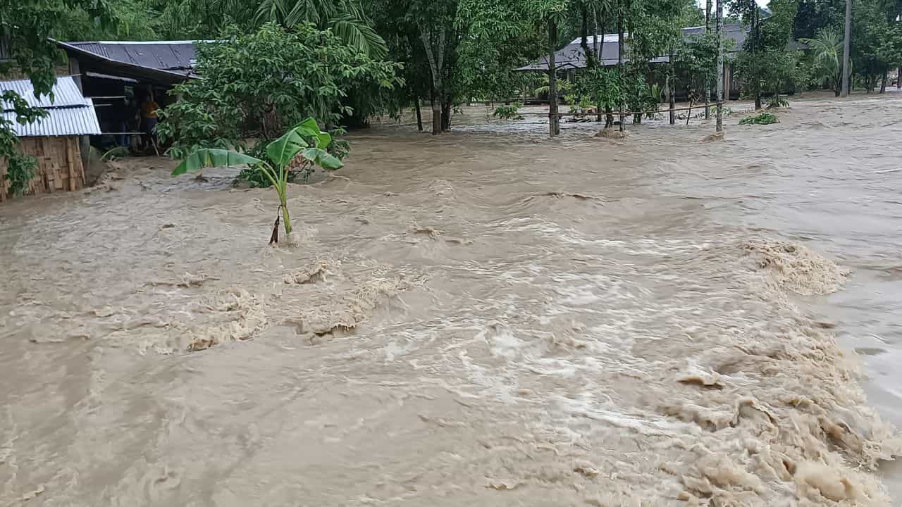 ৰঙানদী জলবিদ্যুৎ প্ৰকল্পৰ পানীয়ে বুৰালে লখিমপুৰ, বানত প্লাবিত প্ৰায় ২৩০ খন গাঁও, এজনৰ মৃত্যু