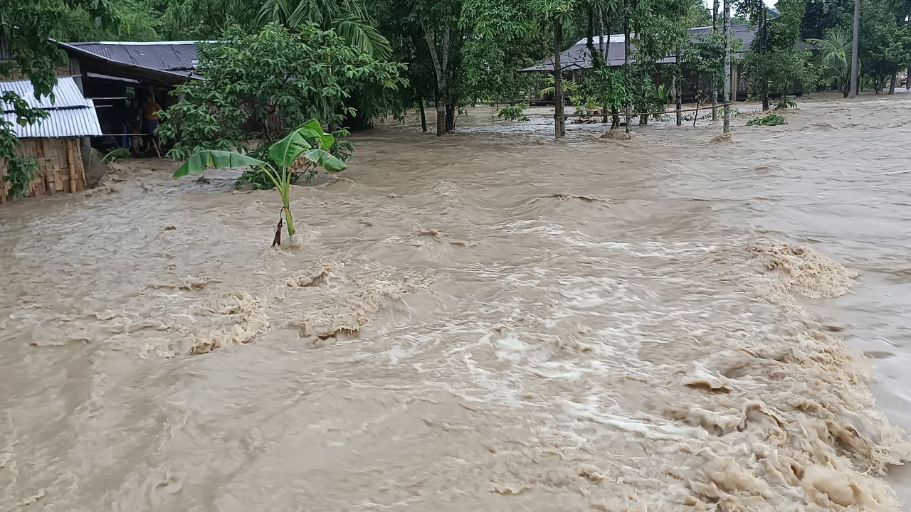 ৰঙানদী জলবিদ্যুৎ প্ৰকল্পৰ পানীয়ে বুৰালে লখিমপুৰ, বানত প্লাবিত প্ৰায় ২৩০ খন গাঁও, এজনৰ মৃত্যু ৰঙানদী জলবিদ্যুৎ প্ৰকল্পৰ পানীয়ে বুৰালে লখিমপুৰ, বানত প্লাবিত প্ৰায় ২৩০ খন গাঁও, এজনৰ মৃত্যু