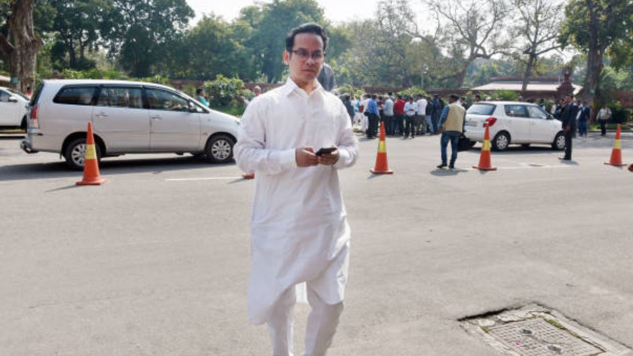 এটা উত্তৰৰ সন্ধানত ৰাজ্যৰ ৰাজনীতি, গৌৰৱ পাকিস্তানলৈ গৈছিল নে? এটা উত্তৰৰ সন্ধানত ৰাজ্যৰ ৰাজনীতি, গৌৰৱ পাকিস্তানলৈ গৈছিল নে?