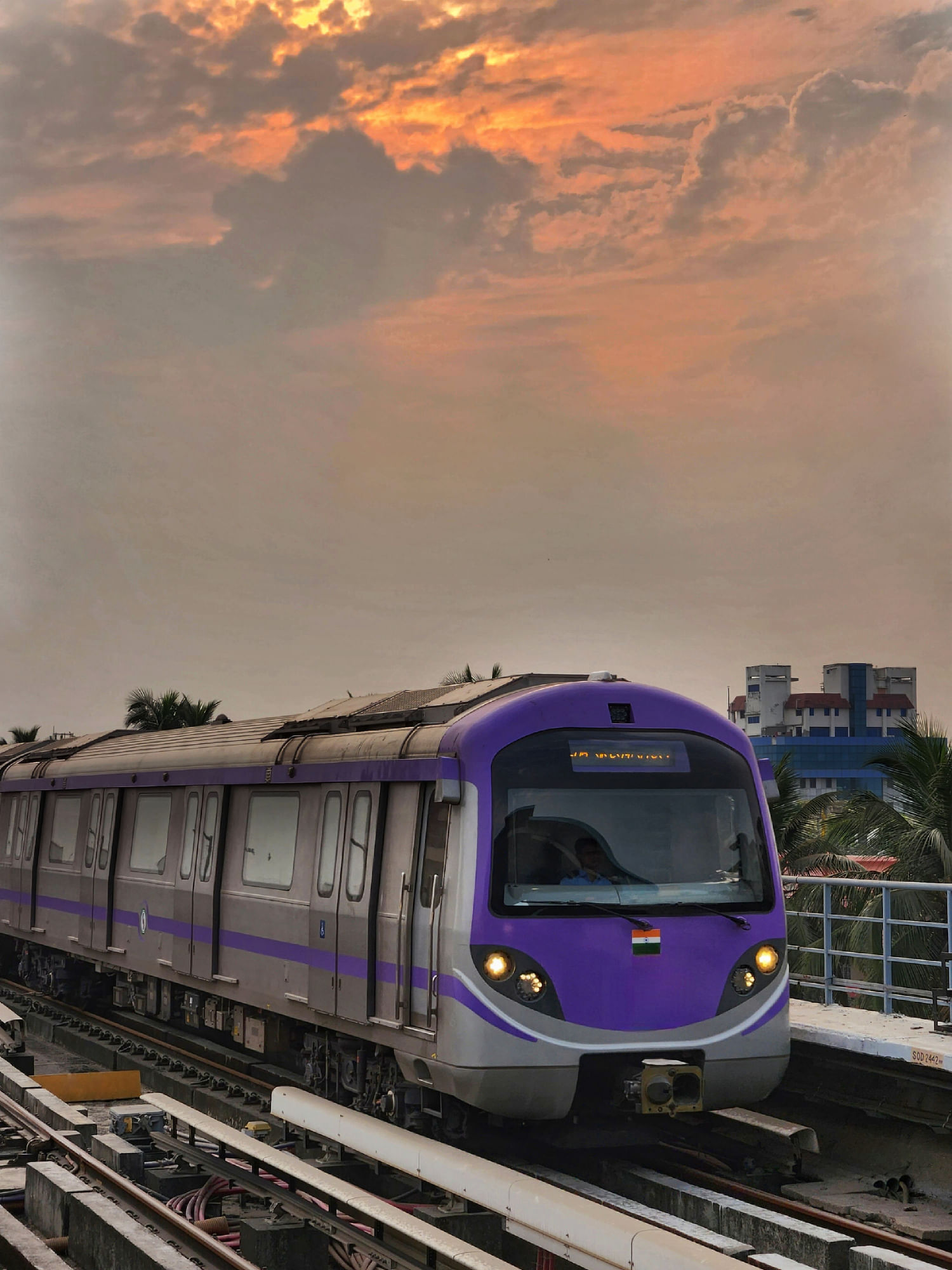 ভাৰতীয় ৰে'লে যাত্ৰীসকলক বহু সুবিধা প্ৰদান কৰে।  বিশেষকৈ এচি কোচত বহু সুবিধা থাকে। এচি কোচৰ যাত্ৰীক ভাৰতীয় ৰে'লৱে কম্বল, গাড়ু, চাদৰ আদি যোগান ধৰে। (GettyImages)