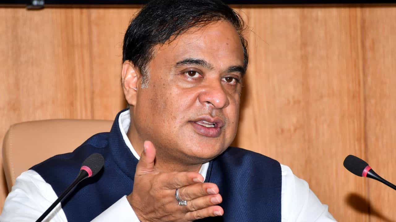 ৰেহাই দিয়া নহ’ব কোনো বিদেশীক, অবৈধ অনুপ্ৰৱেশকাৰীৰ সন্দৰ্ভত ডাঙৰ মন্তব্য মুখ্যমন্ত্ৰীৰ