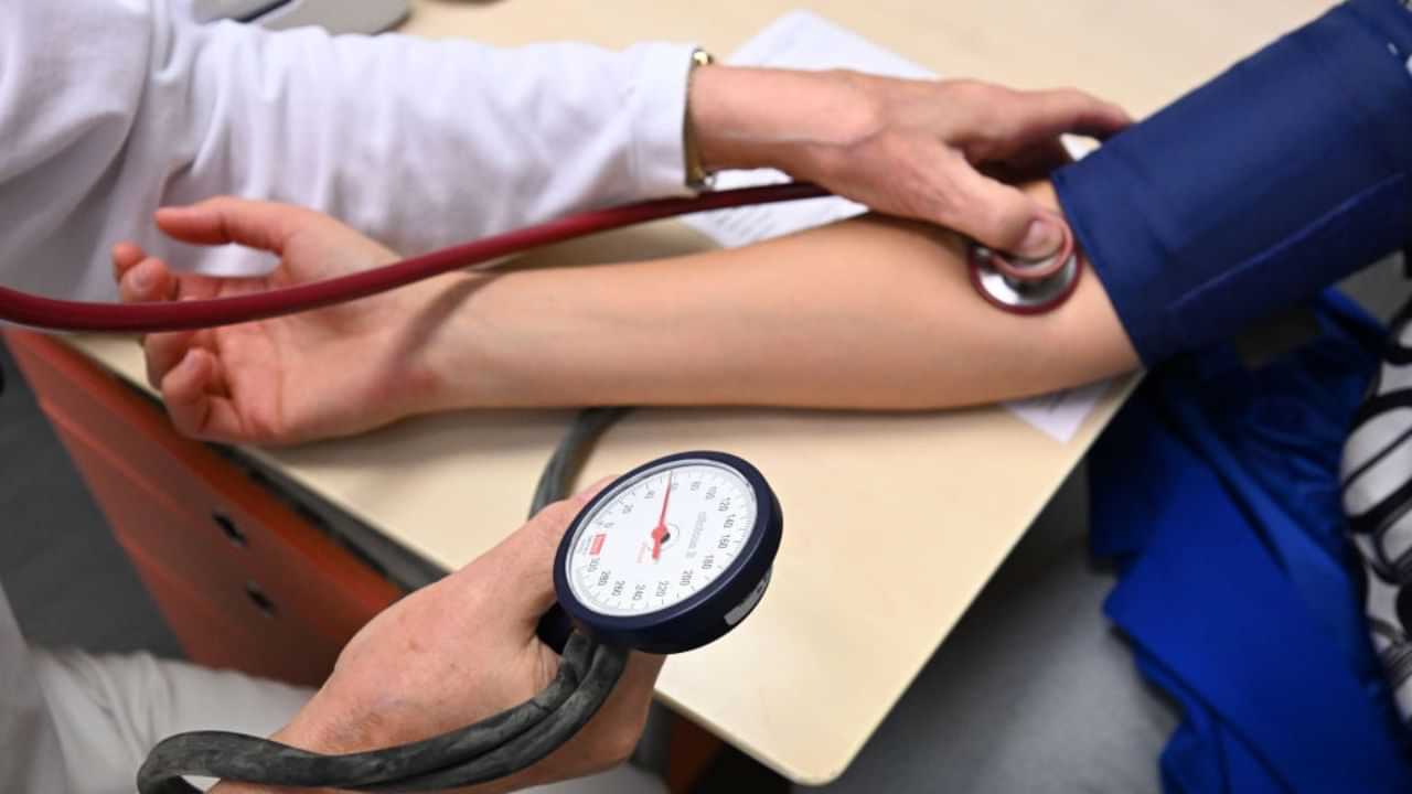 World Hypertension Day 2025: হাই ক’লেষ্টৰেলৰ ফলত হ’ব পাৰে উচ্চ ৰক্তচাপৰ সমস্যা, এইদৰে কৰিব পাৰিব নিয়ন্ত্ৰণ