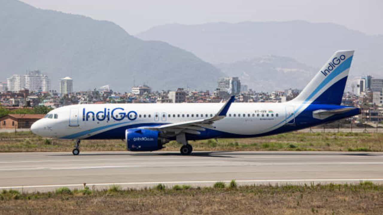 দিল্লী আৰু যোৰহাটৰ মাজত চলিব পোনপটীয়া ইণ্ডিগ বিমান, আন বন্দৰলৈও প্ৰসাৰিত হব বিমানসেৱা