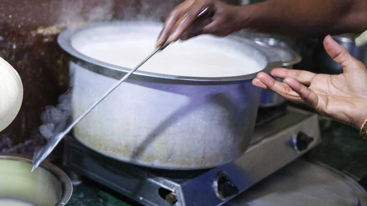 পেকেটৰ গাখীৰ উতলাই খোৱা উচিত নে? বিশেষজ্ঞই কি কয়, চাওক….
