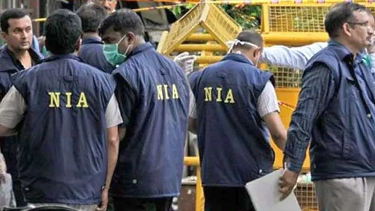 হোটেলৰ নিৰাপত্তাৰক্ষীৰ ৰূপত পাকিস্তানৰ চোৰাংচোৱা! পৰিল নিয়াৰ জালত, চলিছে তদন্ত