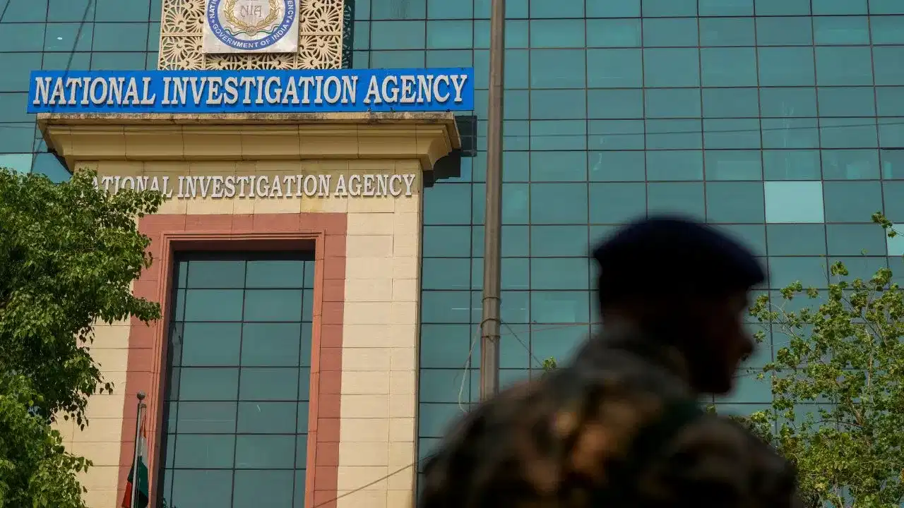 পাকিস্তানক যোগান ধৰিছিল ভাৰতৰ গোপন তথ্য! গ্ৰেপ্তাৰ CRPF জোৱান...