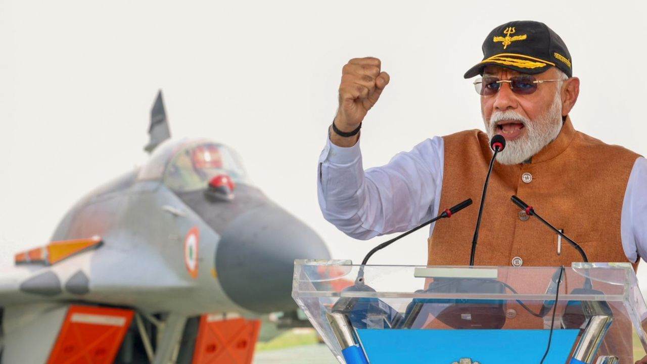 ‘ধ্বংসই হ’ব ভাৰতৰ ওপৰত আক্ৰমণৰ একমাত্ৰ পৰিণাম’, স্পষ্ট হুংকাৰ দিলে প্ৰধানমন্ত্ৰী মোদীয়ে ‘ধ্বংসই হ’ব ভাৰতৰ ওপৰত আক্ৰমণৰ একমাত্ৰ পৰিণাম’, স্পষ্ট হুংকাৰ দিলে প্ৰধানমন্ত্ৰী মোদীয়ে