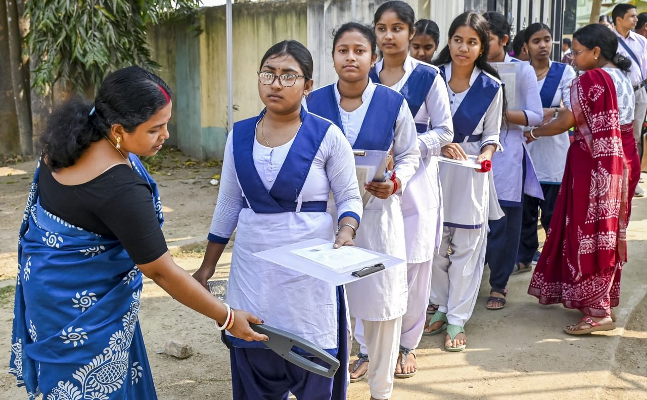 ২৩ মে'ৰ পৰা ২৯ মে'লৈ অনুষ্ঠিত হ'ব এই পৰীক্ষা। কম্পাৰ্টমেন্টেল পৰীক্ষাৰ বাবে আবেদন জনাইছে ৰাজ্যৰ মুঠ ৫৪,৯৯৪ গৰাকী পৰীক্ষাৰ্থীয়ে