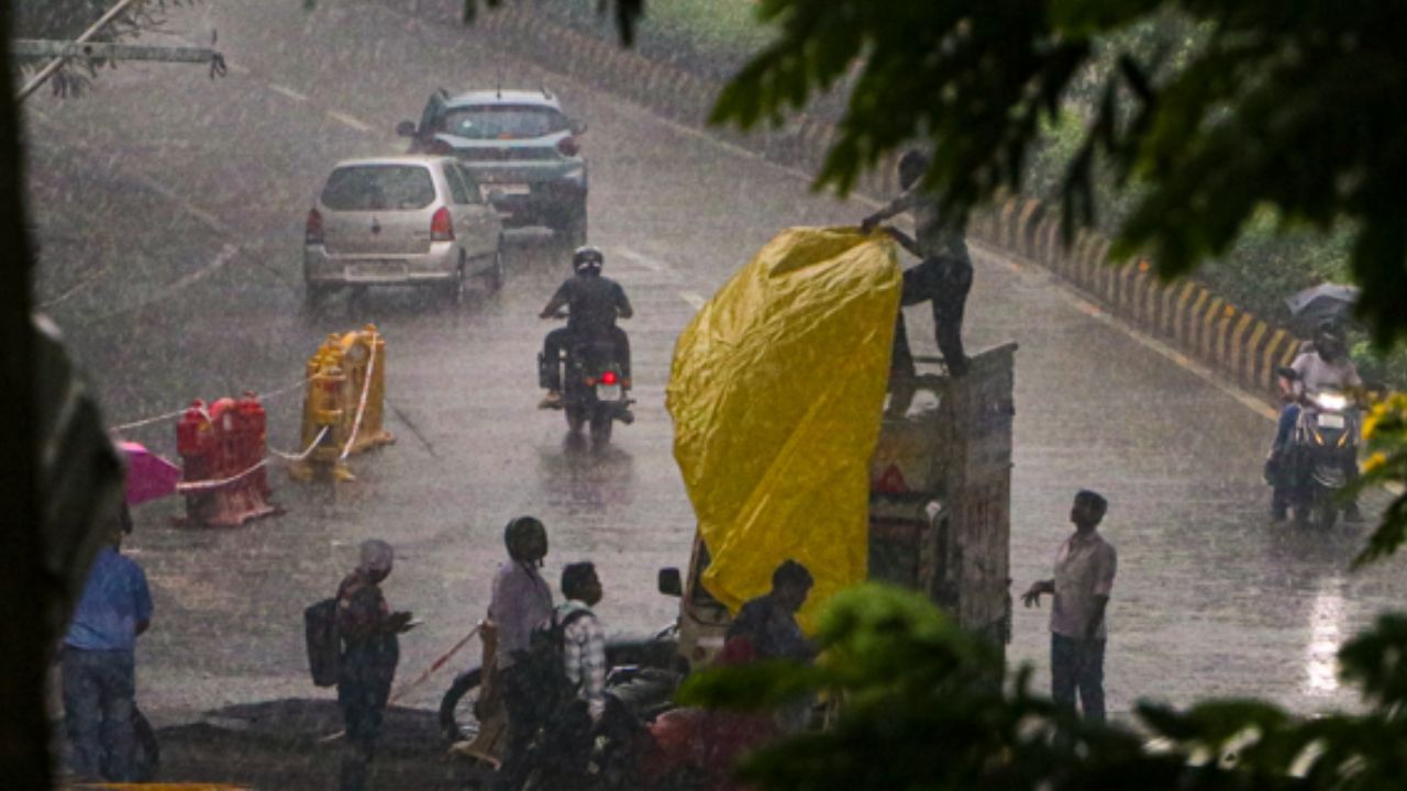 ৰাজ্যত বৰষুণৰ তাণ্ডৱঃ প্ৰাণ হেৰুৱালে ১৪ জনে, ২৬ পশুধনৰো মৃত্যু ৰাজ্যত বৰষুণৰ তাণ্ডৱঃ প্ৰাণ হেৰুৱালে ১৪ জনে, ২৬ পশুধনৰো মৃত্যু