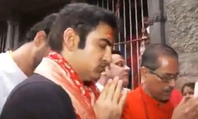পূজা-অৰ্চনা কৰি মা-কামাখ্যাৰ আশীৰ্বাদ লয় ভাৰতীয় ক্ৰিকেট দলৰ মূখ্য প্ৰশিক্ষক গৌতম গম্ভীৰে। অনাগত শৃংখলাত ভাৰতীয় দলে যাতে ভাল প্ৰদৰ্শন দাঙি ধৰে তাৰে কামনাৰে মাক দৰ্শন কৰে গম্ভীৰে।
