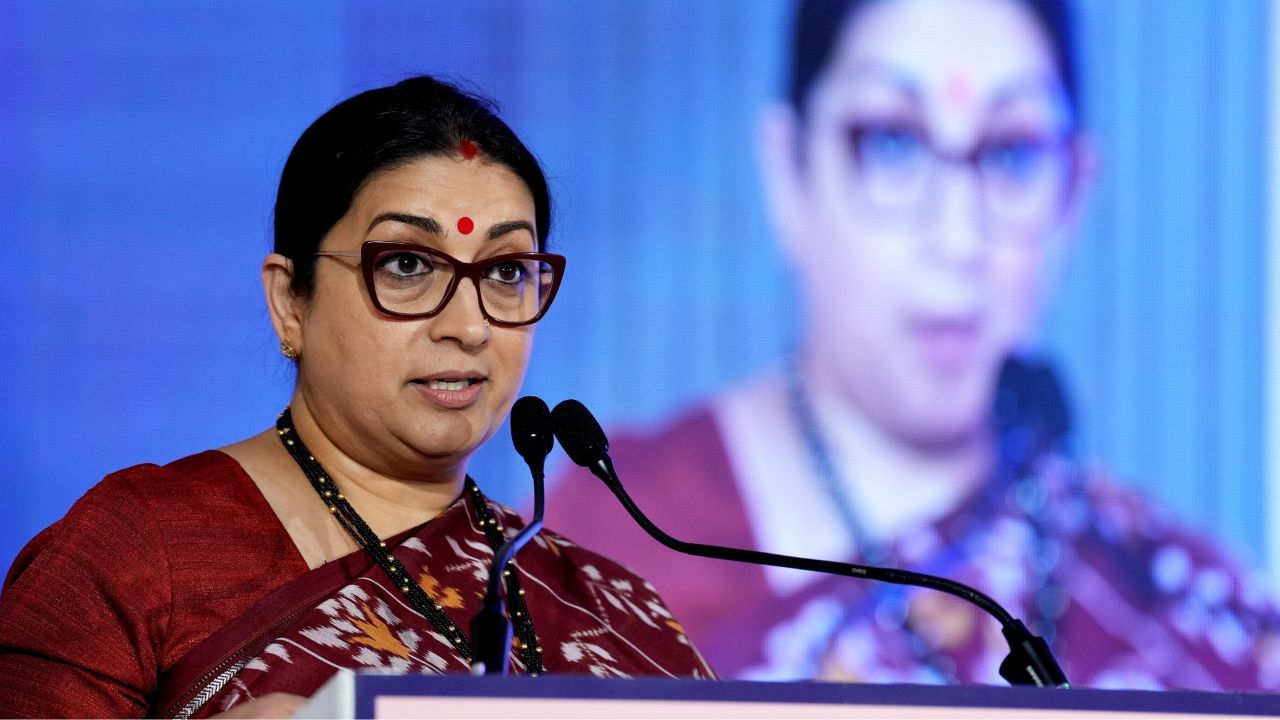 আমুৱালে নেকি ৰাজনীতিয়ে! পুনৰ টেলিভিচনৰ পৰ্দাত দেখা যাব স্মৃতি ইৰানীক আমুৱালে নেকি ৰাজনীতিয়ে! পুনৰ টেলিভিচনৰ পৰ্দাত দেখা যাব স্মৃতি ইৰানীক