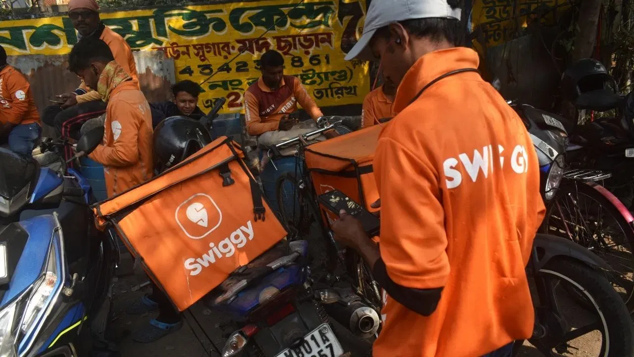 Swiggy ৰ ডাঙৰ অফাৰ, খাদ্য ক্ৰয় কৰিলে ৰেহাই পাব সম্পূৰ্ণ ২০০ টকা, কিন্তু কেনেকৈ? Swiggy ৰ ডাঙৰ অফাৰ, খাদ্য ক্ৰয় কৰিলে ৰেহাই পাব সম্পূৰ্ণ ২০০ টকা, কিন্তু কেনেকৈ?