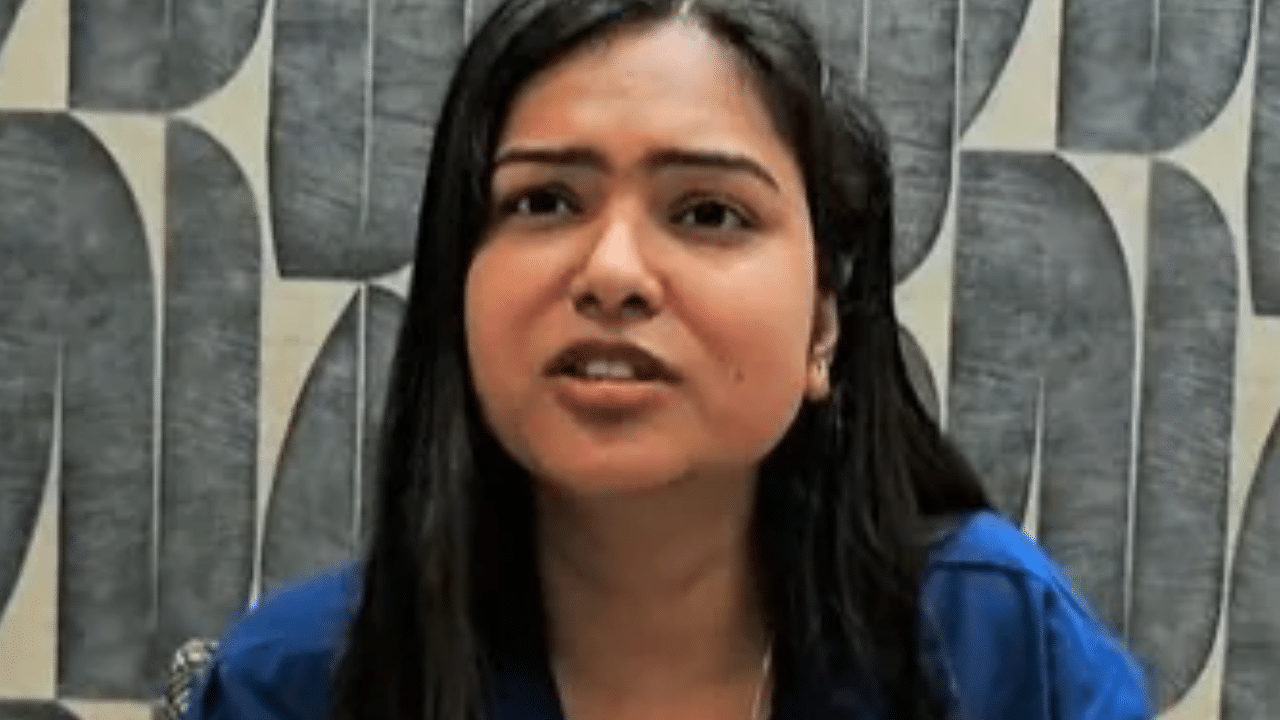 আটক অসমীয়াক অপমান কৰা বিতৰ্কিত যুৱতী তনু শ্বাহী, দুলীয়াজান আৰক্ষী থানাত জেৰা… আটক অসমীয়াক অপমান কৰা বিতৰ্কিত যুৱতী তনু শ্বাহী, দুলীয়াজান আৰক্ষী থানাত জেৰা…