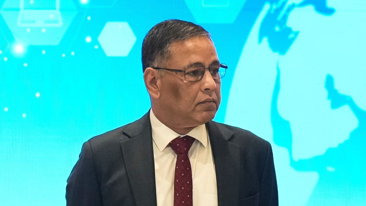 পুনৰ চোৰাংচোৱা ব্যুৰোৰ মুৰব্বী তপন কুমাৰ ডেকাৰ কাৰ্যকাল বৃদ্ধি কেন্দ্ৰৰ পুনৰ চোৰাংচোৱা ব্যুৰোৰ মুৰব্বী তপন কুমাৰ ডেকাৰ কাৰ্যকাল বৃদ্ধি কেন্দ্ৰৰ