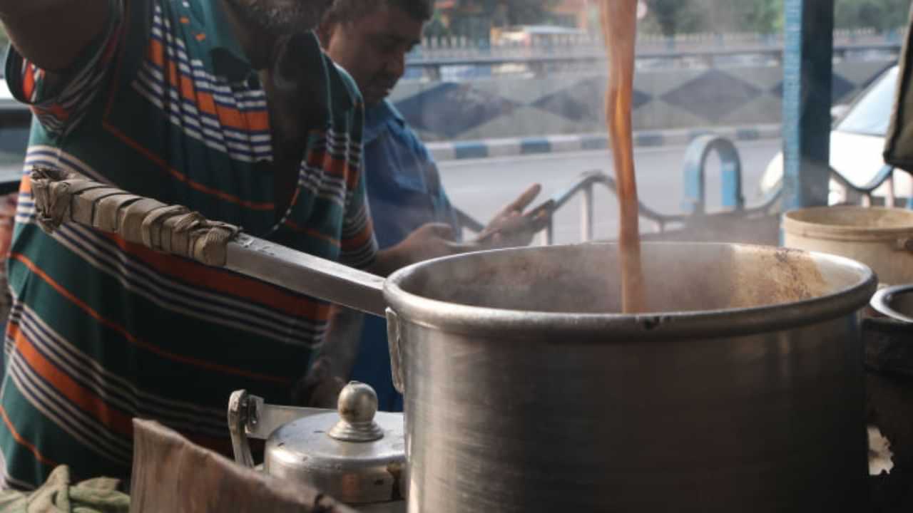 চৰকাৰী কাৰ্যালয়ৰ চাহৰ বাকীয়ে দেউলীয়া কৰিলে দোকানীকঃ বাকীকৈ খালে ইমান পৰিমাণৰ চাহ