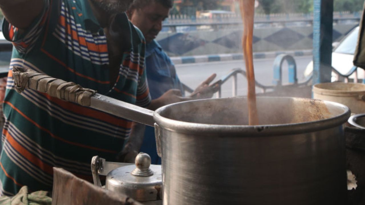 চৰকাৰী কাৰ্যালয়ৰ চাহৰ বাকীয়ে দেউলীয়া কৰিলে দোকানীকঃ বাকীকৈ খালে ইমান পৰিমাণৰ চাহ চৰকাৰী কাৰ্যালয়ৰ চাহৰ বাকীয়ে দেউলীয়া কৰিলে দোকানীকঃ বাকীকৈ খালে ইমান পৰিমাণৰ চাহ