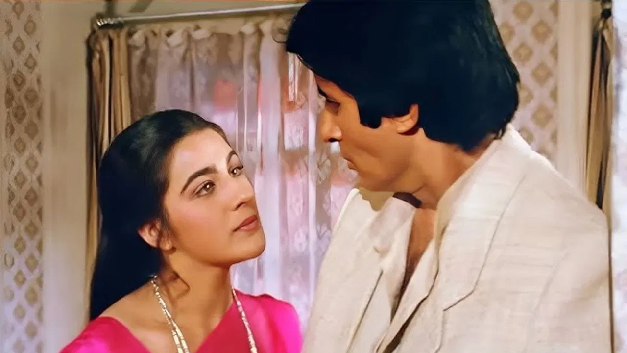 ছেইফৰ প্ৰথম পত্নীক বলপূৰ্বকভাবে সকলোৰে আগত চুম্বন কৰিছিল অমিতাভ বচ্চনে, পাছত… ছেইফৰ প্ৰথম পত্নীক বলপূৰ্বকভাবে সকলোৰে আগত চুম্বন কৰিছিল অমিতাভ বচ্চনে, পাছত…