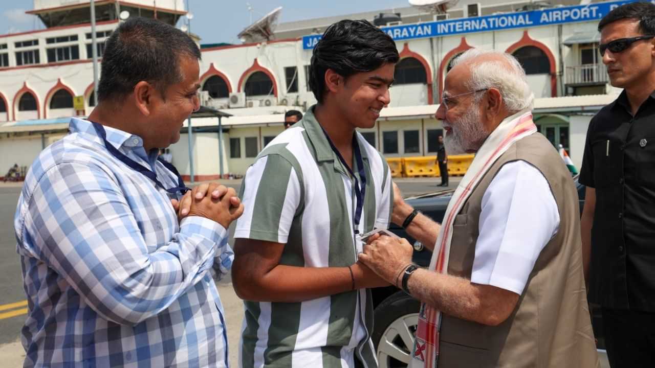 ইংলেণ্ড ভ্ৰমণৰ পূৰ্বে বৈভৱক সাক্ষাৎ প্ৰধানমন্ত্ৰী মোদীৰঃ দিলে শুভেচ্ছা বাৰ্তা, এইদৰে কৰিলে প্ৰশংসা