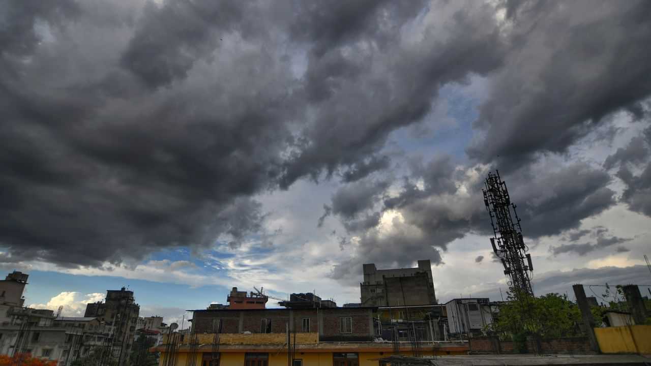 বতৰৰ কালৰূপ ! ৰাজ্যৰ অধিকাংশ জিলাৰ বাবে ৰেড এলাৰ্ট জাৰি, ঘৰৰ পৰা নোলাবলৈ আহ্বান মুখ্যমন্ত্ৰীৰ