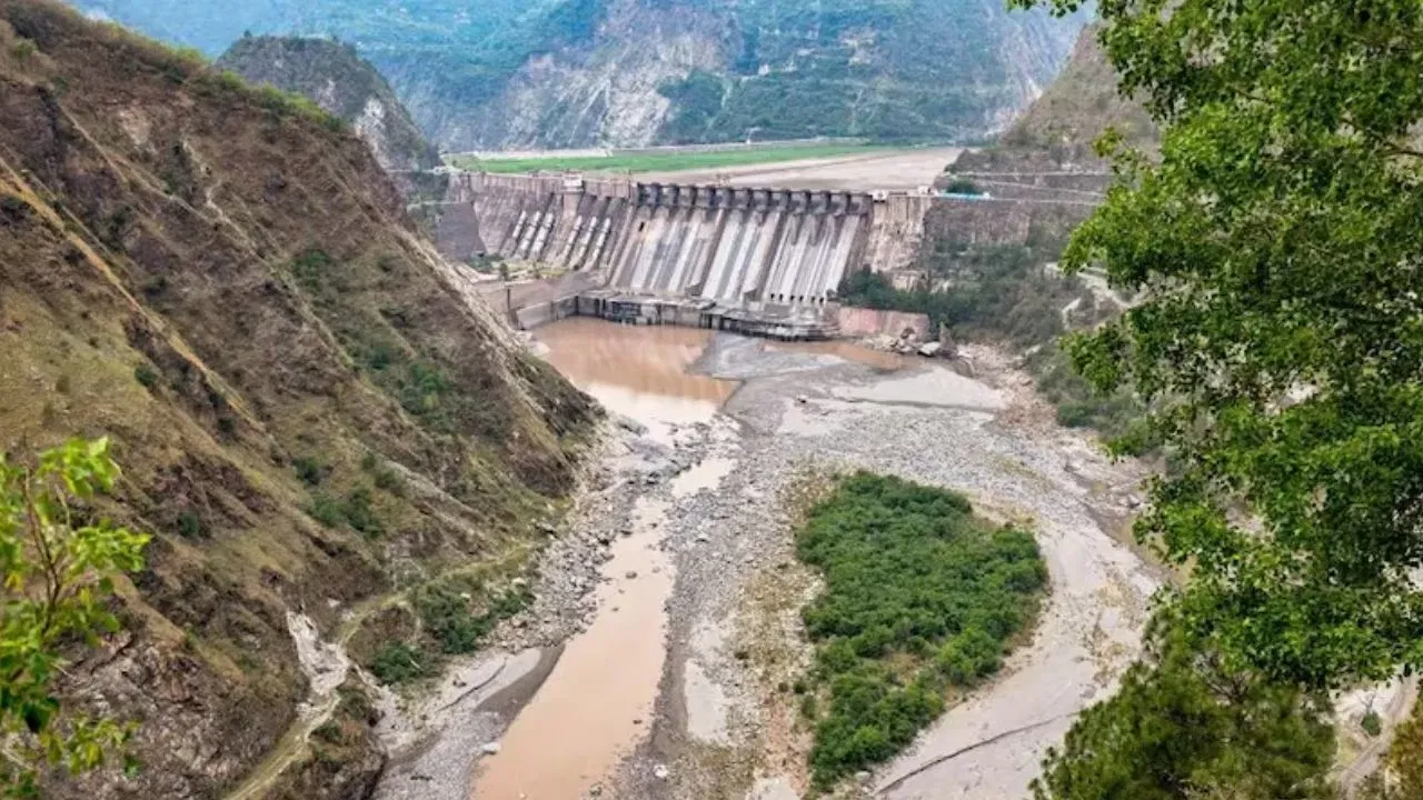 এইবাৰ পাকিস্তানত হ’ব জলবিস্ফোৰণ! ভাৰতে খুলি দিলে চেনাব নদীৰ বান্ধ…