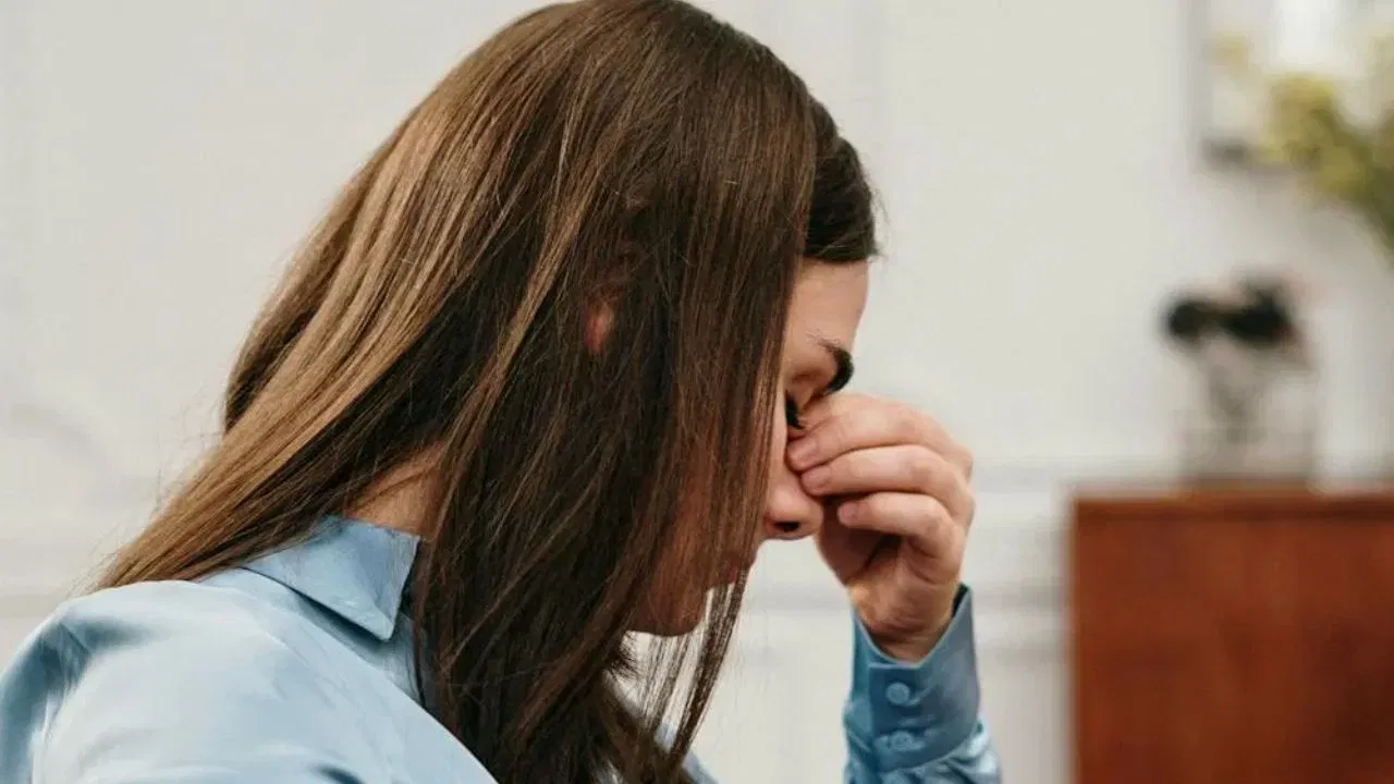 আপুনিও Depression ত ভুগিছে নেকি? এই ৫টা উপায়ে সুখী হোৱাত সহায় কৰিব আপোনাক আপুনিও Depression ত ভুগিছে নেকি? এই ৫টা উপায়ে সুখী হোৱাত সহায় কৰিব আপোনাক