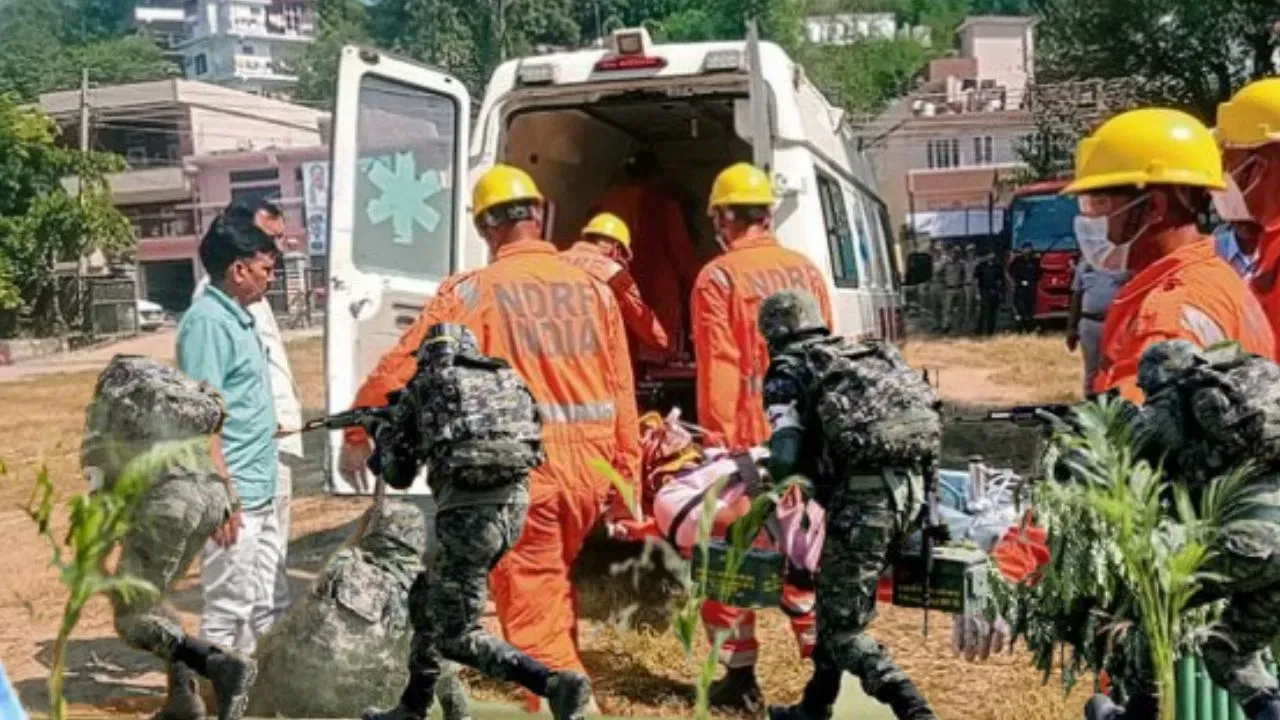বাজিব যুদ্ধৰ চাইৰেন, সাজু সকলো! দেশৰ কোনবোৰ জিলাত চিভিল ম’ক ড্ৰিল অনুষ্ঠিত কৰাৰ নিৰ্দেশ কেন্দ্ৰৰ? সবিশেষ জানক বাজিব যুদ্ধৰ চাইৰেন, সাজু সকলো! দেশৰ কোনবোৰ জিলাত চিভিল ম’ক ড্ৰিল অনুষ্ঠিত কৰাৰ নিৰ্দেশ কেন্দ্ৰৰ? সবিশেষ জানক