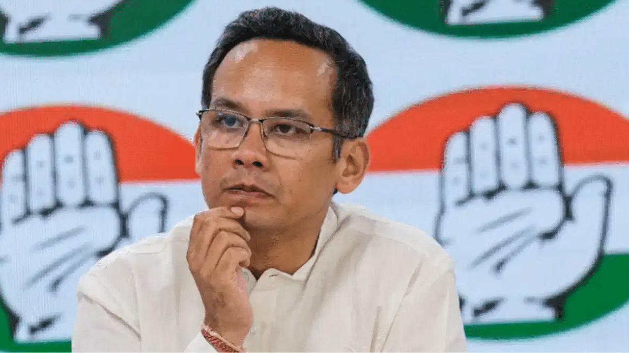 অৱশেষত পাকিস্তানলৈ যোৱাৰ কথা স্বীকাৰ কৰিলে সাংসদ গৌৰৱ গগৈয়ে। বুধবাৰে এক সংবাদমেল সম্বোধন কৰি গগৈয়ে কয় যে, ২০১১ চনত কৰ্মসূত্ৰে তেওঁৰ পত্নী পাকিস্তানত এবছৰ আছিল। ইয়াৰোপৰি বিয়াৰ পাছত পত্নীৰ সৈতে তেওঁ ২০১৩ চনত পাকিস্তানলৈ গৈছিল। এয়া এক ব্যক্তিগত ভ্ৰমণ বুলি কয় গগৈয়ে।