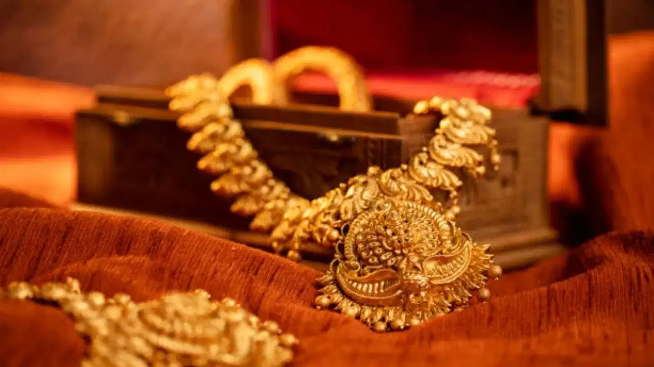 চীন হওক বা ভাৰত, সোণ ক্ৰয় কৰাৰ ক্ষেত্ৰত কোনো ৰৈ থকা নাই, কিয় ইমান গুৰুত্ব সোণৰ?