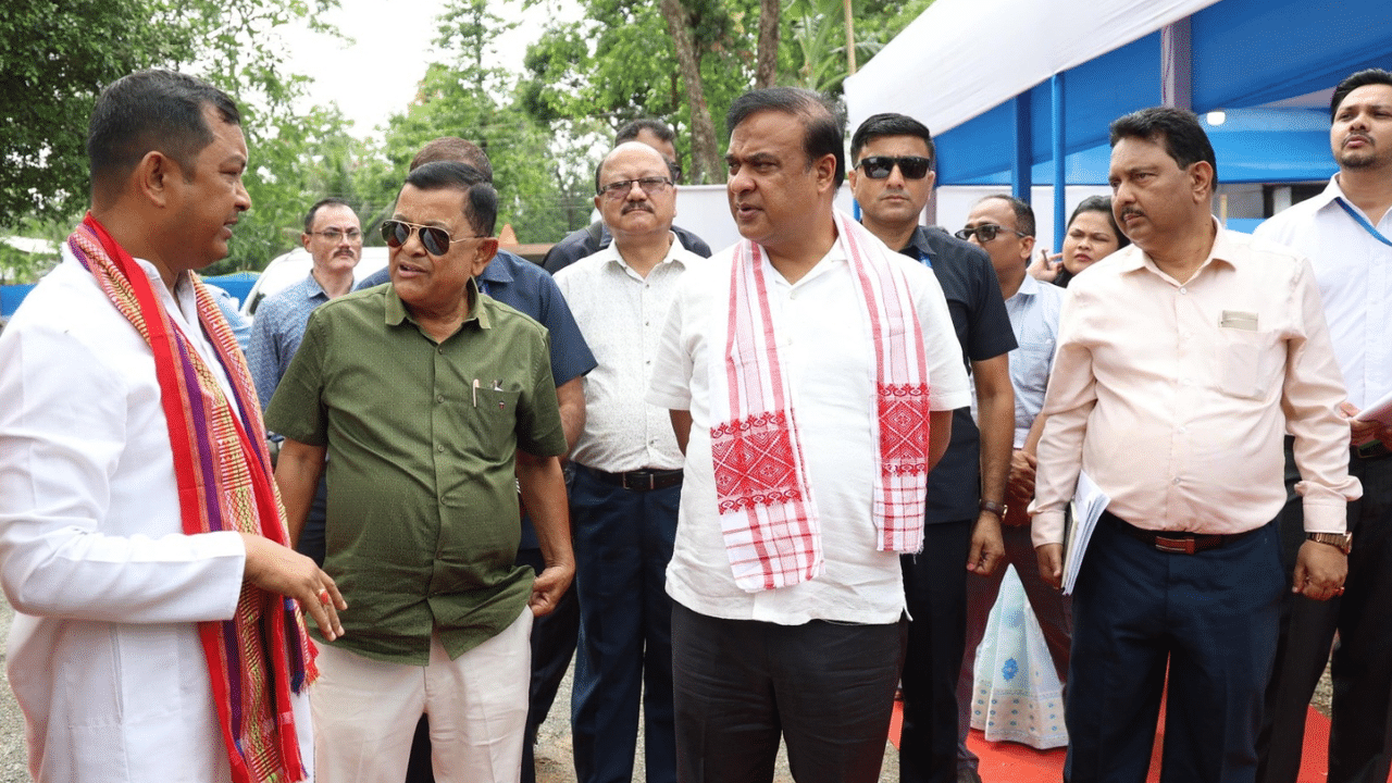 ধুবুৰীত প্রস্তাৱিত তাপ শক্তি কেন্দ্ৰৰ স্থান পৰিদৰ্শন মুখ্যমন্ত্ৰীৰ, ১০ হাজাৰ নিয়োগ সৃষ্টিৰ আশা… ধুবুৰীত প্রস্তাৱিত তাপ শক্তি কেন্দ্ৰৰ স্থান পৰিদৰ্শন মুখ্যমন্ত্ৰীৰ, ১০ হাজাৰ নিয়োগ সৃষ্টিৰ আশা…