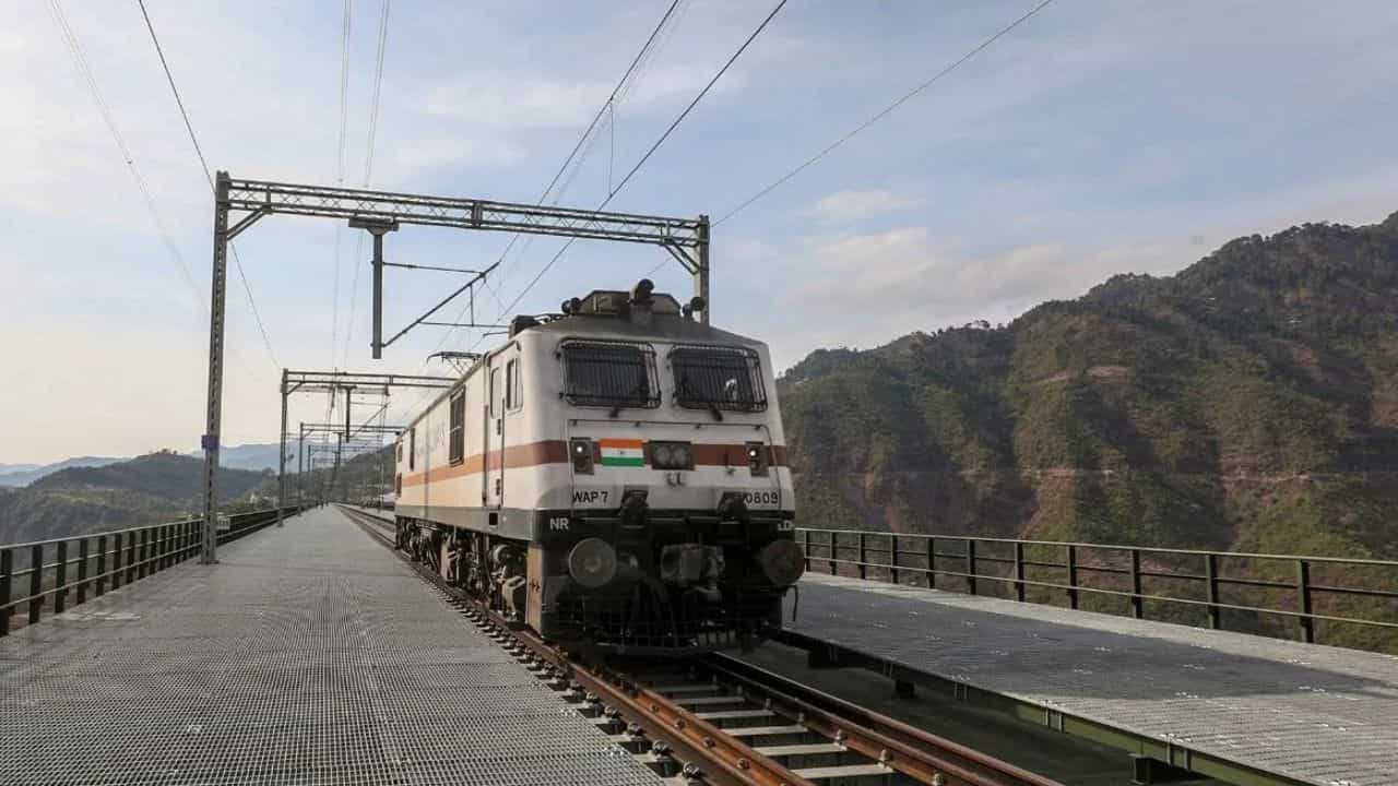 লক্ষ্য দুৰ্ঘটনা ৰোধ কৰাৰ! ৩০৯ কোটি টকা ব্যয় সাপেক্ষে ভাৰতীয় ৰেলত স্থাপন কৰা হব কবচ... লক্ষ্য দুৰ্ঘটনা ৰোধ কৰাৰ! ৩০৯ কোটি টকা ব্যয় সাপেক্ষে ভাৰতীয় ৰেলত স্থাপন কৰা হব কবচ...