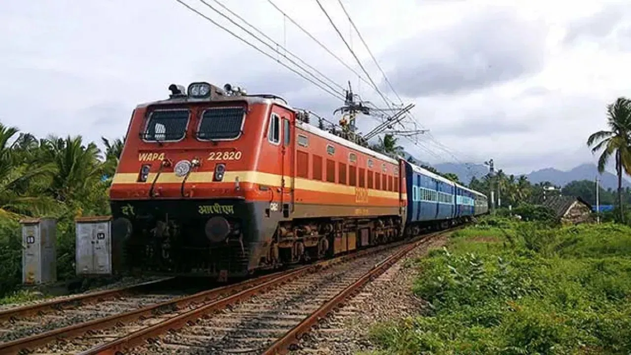ৰে’লৱেৰ ডাঙৰ সিদ্ধান্ত! ৰে’লযাত্ৰা কৰাৰ পূৰ্বে জানি লওক এই নিয়ম, নহ’লে বিপদত পৰিব আপুনি! ৰে’লৱেৰ ডাঙৰ সিদ্ধান্ত! ৰে’লযাত্ৰা কৰাৰ পূৰ্বে জানি লওক এই নিয়ম, নহ’লে বিপদত পৰিব আপুনি!