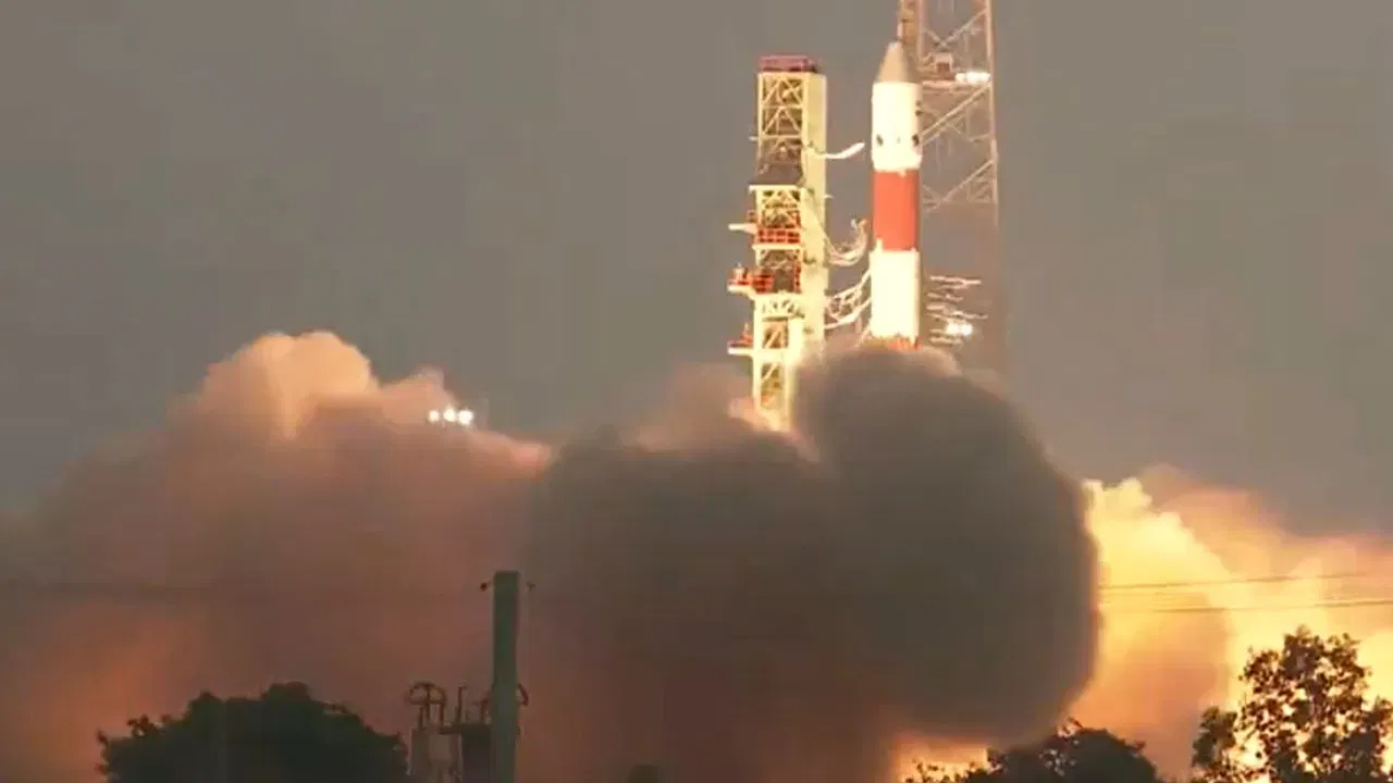কিয় নিজৰ লক্ষ্যত উপনীত হ’ব নোৱাৰিলে ISROৰ PSLV-C61 ৰকেট? অধ্যক্ষই ক’লে প্ৰকৃত কাৰণ… কিয় নিজৰ লক্ষ্যত উপনীত হ’ব নোৱাৰিলে ISROৰ PSLV-C61 ৰকেট? অধ্যক্ষই ক’লে প্ৰকৃত কাৰণ…