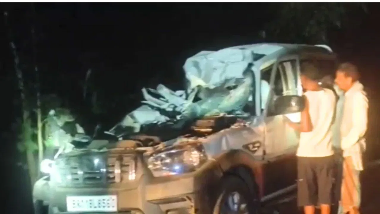 বৰযাত্ৰীৰ বাহন দুৰ্ঘটনাগ্ৰস্ত, থিতাতে প্ৰাণ হেৰুৱালে ৮জনে, আহত ২জন… বৰযাত্ৰীৰ বাহন দুৰ্ঘটনাগ্ৰস্ত, থিতাতে প্ৰাণ হেৰুৱালে ৮জনে, আহত ২জন…
