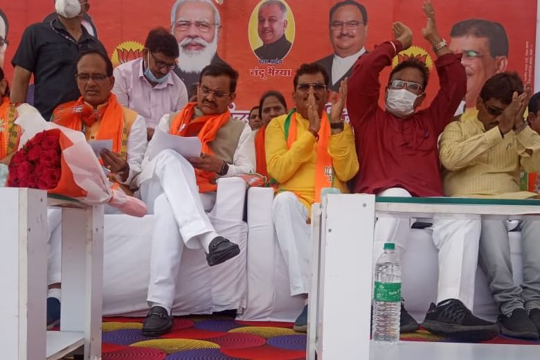 উল্লেখ্য যে বিজয় শ্বাহ মধ্যপ্ৰদেশ চৰকাৰৰ জনজাতি পৰিক্ৰমা দপ্তৰৰ মন্ত্ৰী ।