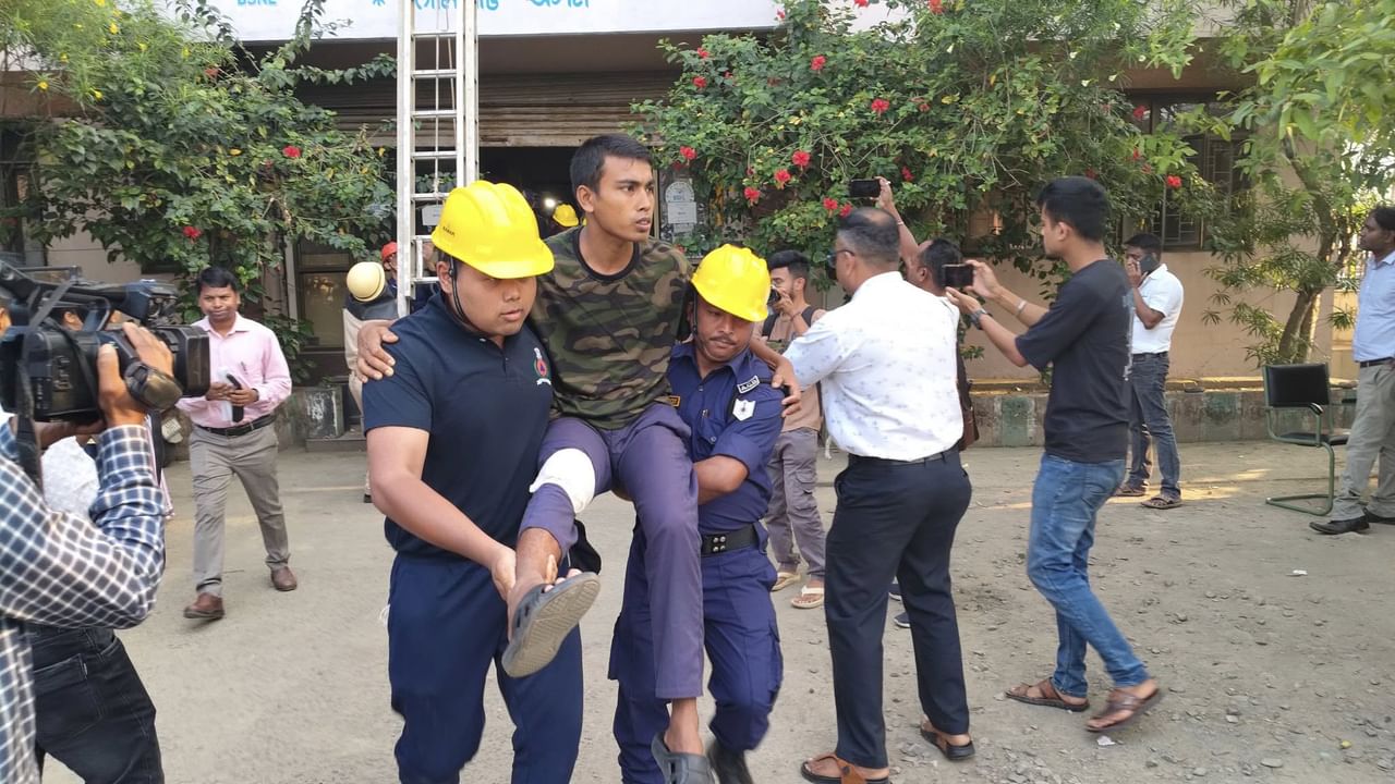 প্ৰতিৰক্ষা বাহিনী, আৰক্ষী, অৰ্ধসামৰিক বাহিনীৰ সহযোগ আয়োজন কৰা মক ড্ৰিলত অংশগ্ৰহণ কৰে শিক্ষাৰ্থী, চৰকাৰী, বেচৰকাৰী প্ৰতিষ্ঠান, চিকিৎসা কৰ্মীসকলে।