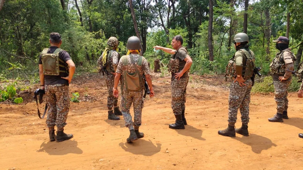 ছত্তীশগড়ত সেনাৰ বৃহৎ অভিযান, এনকাউণ্টাৰত নিহত ২৬ নক্সালবাদী, এগৰাকী জোৱান শ্বহীদ ছত্তীশগড়ত সেনাৰ বৃহৎ অভিযান, এনকাউণ্টাৰত নিহত ২৬ নক্সালবাদী, এগৰাকী জোৱান শ্বহীদ