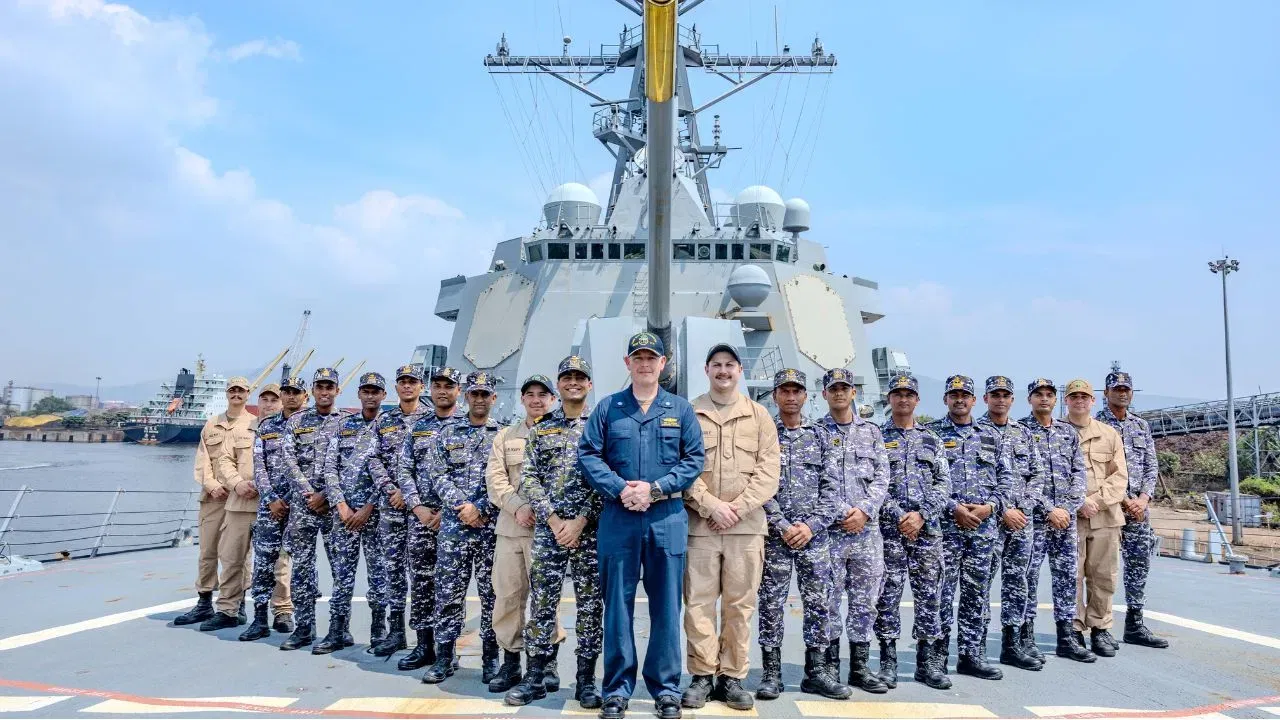কেৱল আকাশ নহয়, পানীৰ পৰাও ভাৰতক কৰিব নোৱাৰিব আক্ৰমণ! নৌসেনাক শক্তিশালী কৰাৰ বাবে চৰকাৰৰ বৃহৎ পদক্ষেপ কেৱল আকাশ নহয়, পানীৰ পৰাও ভাৰতক কৰিব নোৱাৰিব আক্ৰমণ! নৌসেনাক শক্তিশালী কৰাৰ বাবে চৰকাৰৰ বৃহৎ পদক্ষেপ