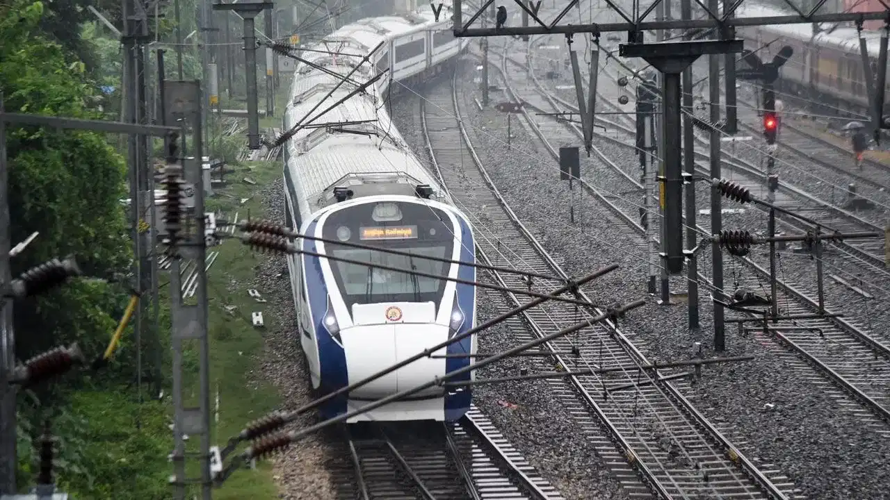 Indian Railway: কেৱল সেনাবাহিনী নহয়, অপাৰেচন সেন্দূৰত সহযোগিতা আগবঢ়াইছে ভাৰতীয় ৰে’লৱে, কিন্তু কেনেকৈ?