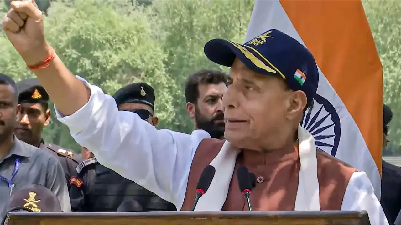 শ্ৰীনগৰৰ পৰা পাকিস্তানক হুংকাৰ ৰাজনাথ সিঙৰ! কলে, ১ নম্বৰ ভিক্ষাৰীৰ দেশ...