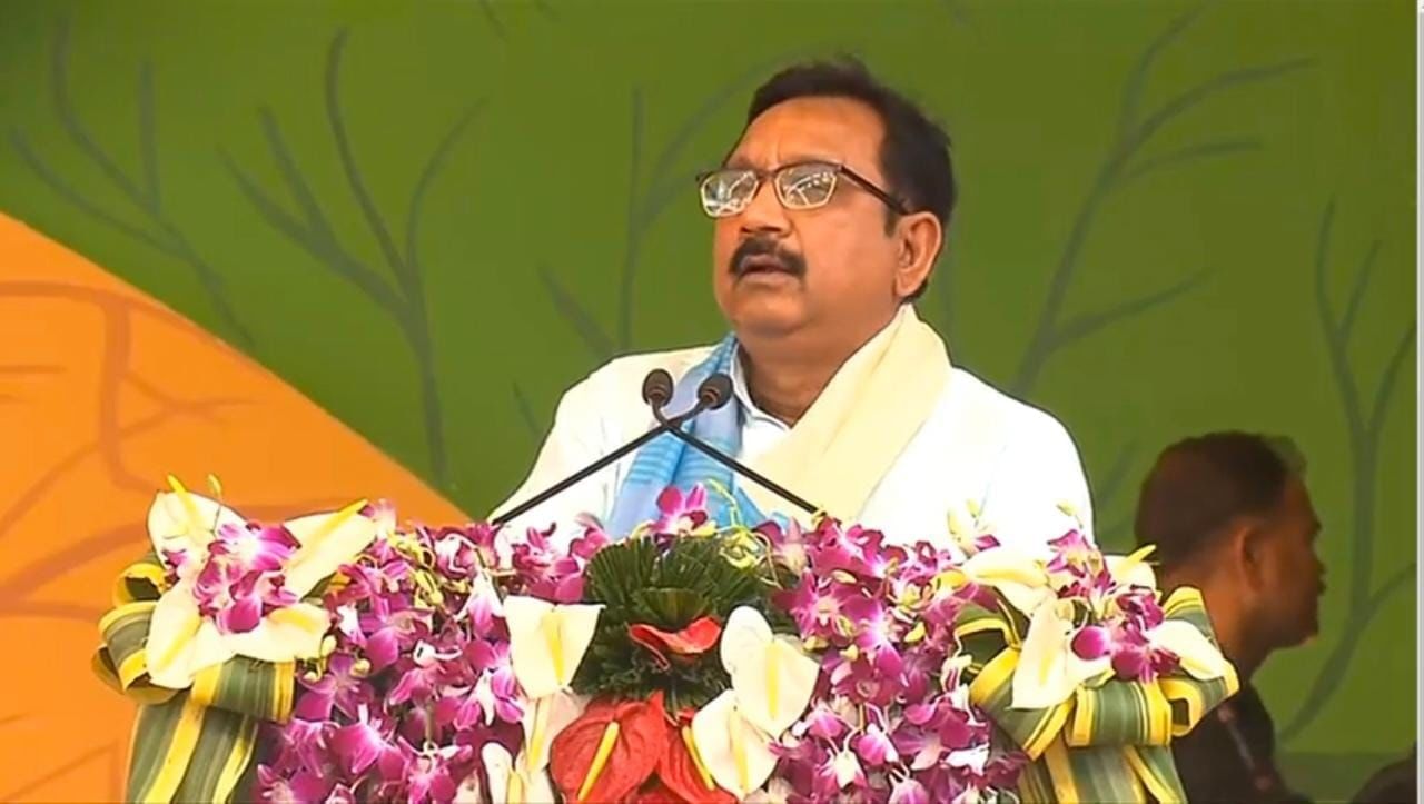 নাগৰিক আৰু সামাজিক প্ৰচাৰ শাখাৰ অধ্যক্ষ বন্দীপ দত্তই কয়, ‘‘সশস্ত্ৰ বাহিনীৰ কোনো বিষয়াৰ বিৰুদ্ধে মন্তব্য সহ্য কৰিব নোৱাৰি । এনে মন্তব্যই আমাৰ বাহিনীৰ মনোবল দুৰ্বল কৰি তুলিব ।”