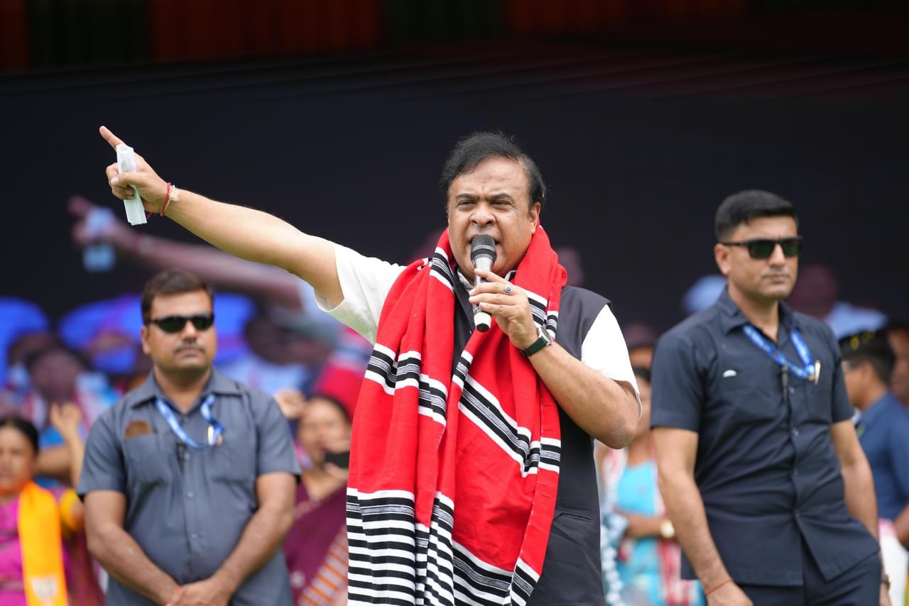 অসমৰ মুখ্যমন্ত্ৰী হিমন্ত বিশ্ব শৰ্মাই শুকুৰবাৰে অভিযোগ কৰে যে শেহতীয়াকৈ ৫ হাজাৰৰো অধিক ছ’চিয়েল মিডিয়া একাউণ্ট অসম কংগ্ৰেছৰ সপক্ষে সক্ৰিয় হৈ পৰিছে। এই একাউণ্টসমূহৰ বেছিভাগেই ইছলামিক দেশৰ পৰা চলি আছে।