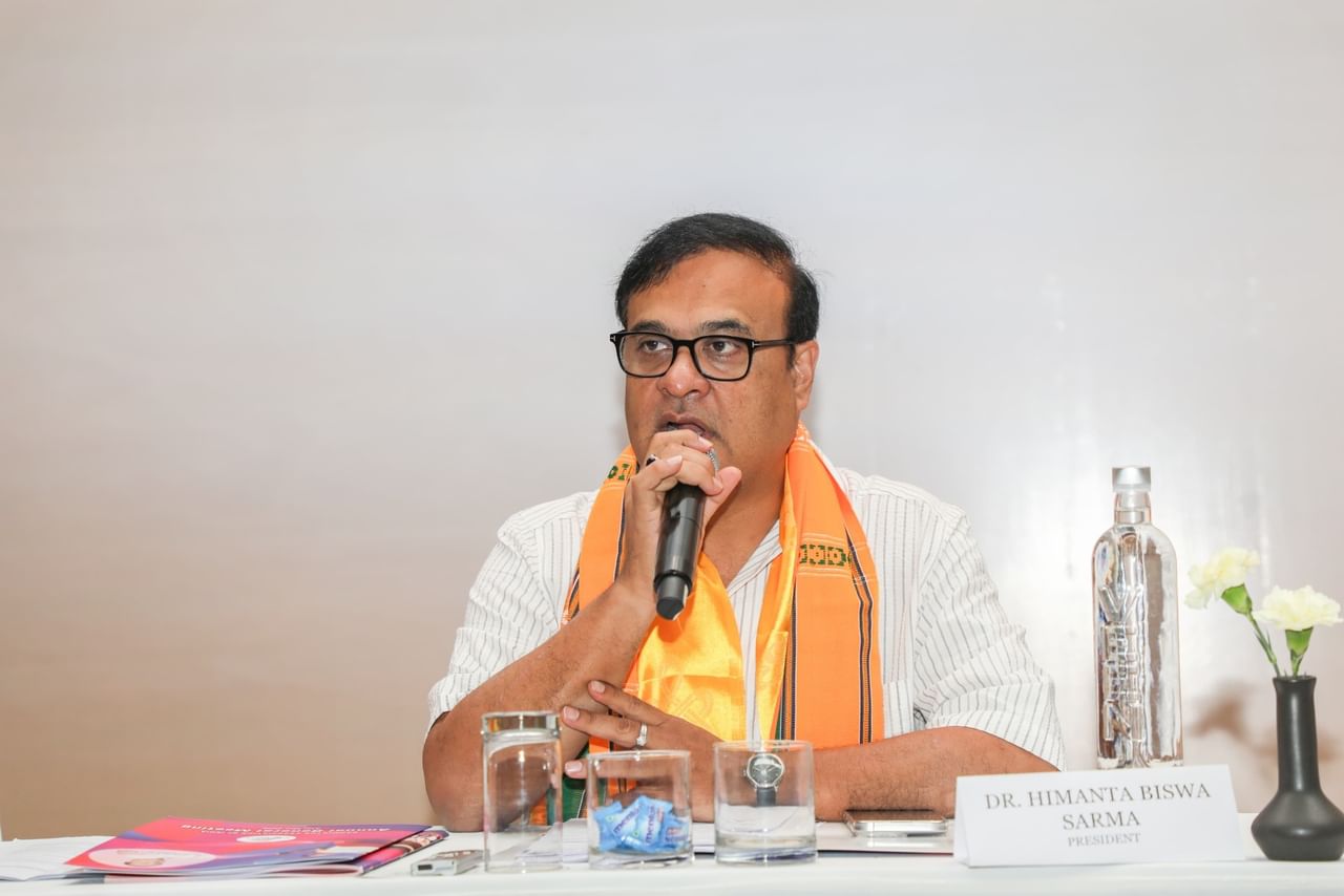 যদিও মুখ্যমন্ত্ৰীয়ে নেতাগৰাকীৰ নাম উল্লেখ কৰা নাই, তথাপি তেওঁ যোৱা মে’ মাহত অসম প্ৰদেশ কংগ্ৰেছ কমিটীৰ সভাপতি হিচাপে নিযুক্তি পোৱা গৌৰৱ গগৈৰ কথা উল্লেখ কৰা যেন অনুমান হৈছে।