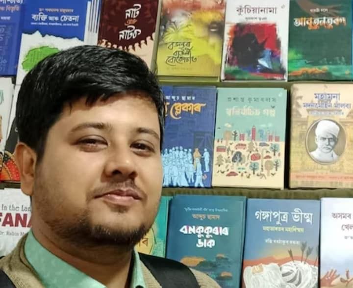 অসমীয়া ভাষাত গল্পকাৰ সুপ্ৰকাশ ভূঞালৈ সাহিত্য অকাডেমী যুৱ বঁটাৰ সন্মান। তেওঁ দিখৌমুখ উচ্চতৰ মাধ্যমিক বিদ্যালয়ৰ বিষয় শিক্ষক হিচাপে কৰ্মৰত।