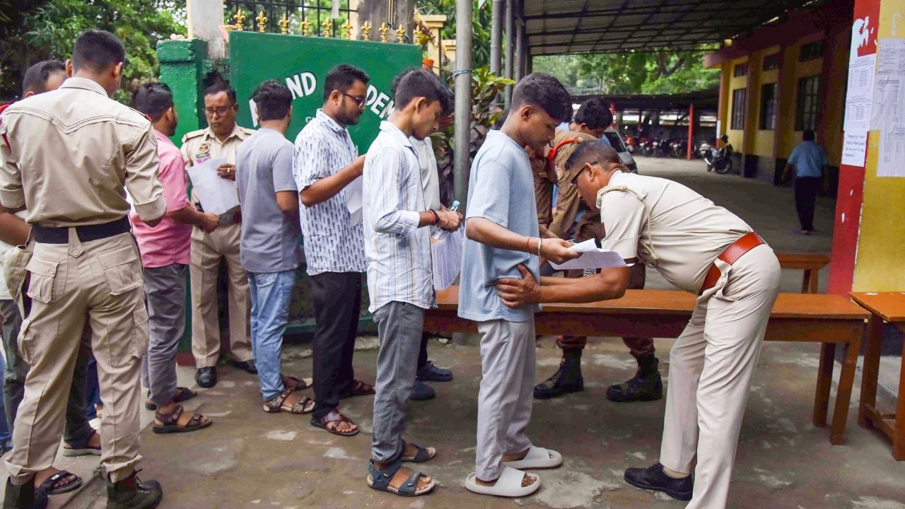 উল্লেখ্য যে, ADRE ৰ লিখিত পৰীক্ষাত উত্তীৰ্ণসকলৰ মৌখিক আৰু স্কীল টেষ্ট কেতিয়া অনুষ্ঠিত হ’ব সেই সম্পৰ্কে চৰ্চা অব্যাহত আছিল । ইয়াৰ মাজতে আজি সামাজিক মাধ্যমৰ জৰিয়তে এই কথা ঘোষণা কৰে মুখ্যমন্ত্ৰীয়ে ।