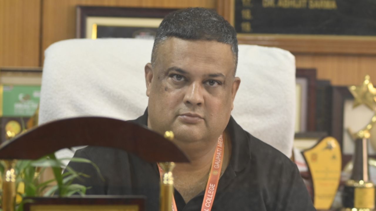 অসমত নাই এই বিশেষ অনুমতি, সেয়ে কলকাতাত বৃক্ক সংৰোপণ কৰা হৈছে ডাঃ অভিজিত শৰ্মাৰ অসমত নাই এই বিশেষ অনুমতি, সেয়ে কলকাতাত বৃক্ক সংৰোপণ কৰা হৈছে ডাঃ অভিজিত শৰ্মাৰ