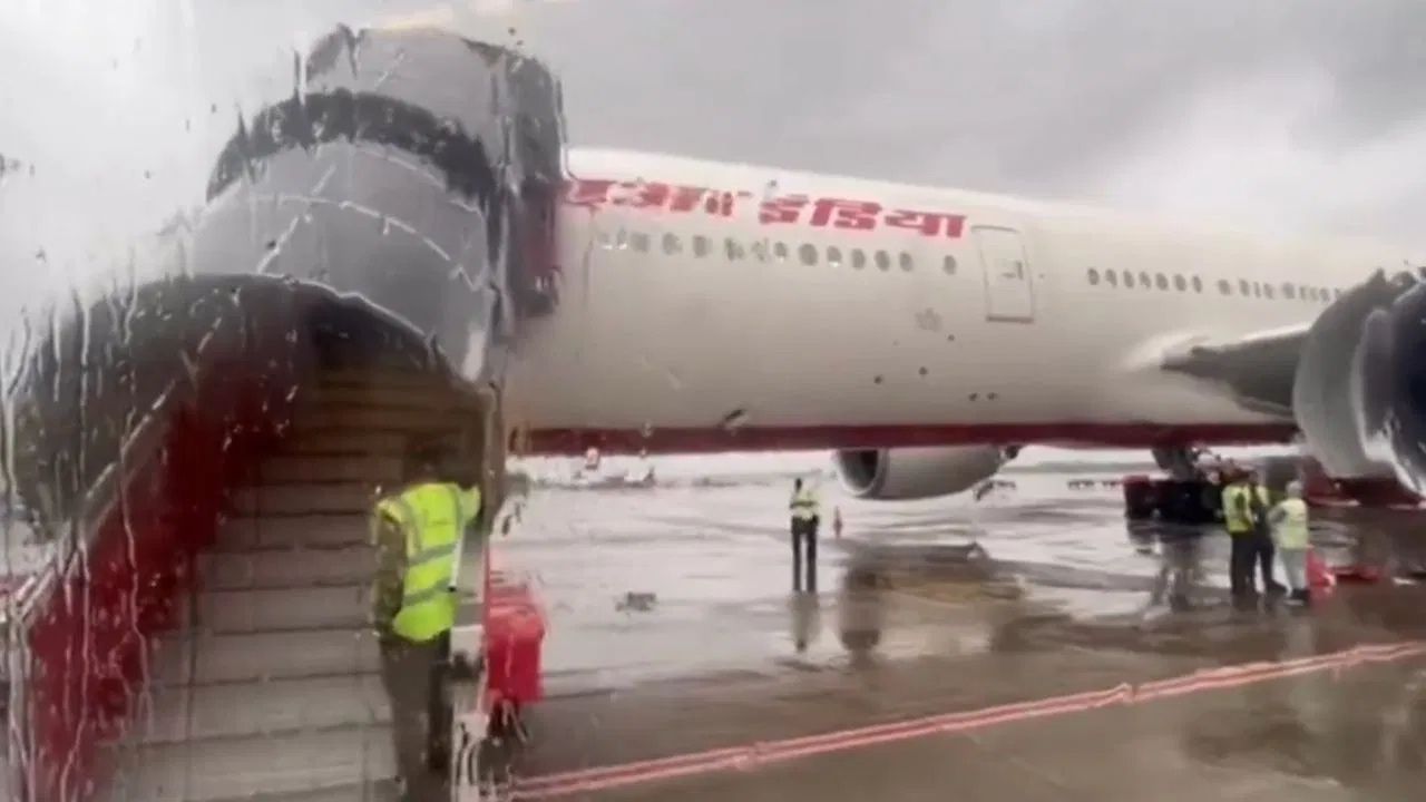 Kolkata Airport: বিকল ইঞ্জিন ! কলকাতাত জৰুৰীকালীন অৱতৰণ আন এখন এয়াৰ ইণ্ডিয়া বিমান… Kolkata Airport: বিকল ইঞ্জিন ! কলকাতাত জৰুৰীকালীন অৱতৰণ আন এখন এয়াৰ ইণ্ডিয়া বিমান…