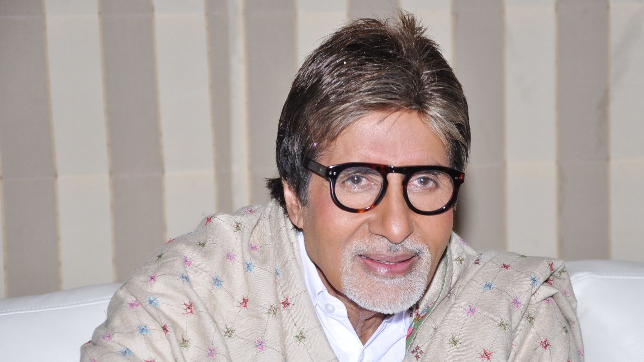 এইদৰে অমিতাভে ২২ খনকৈ ছবিত বিজয় নামৰ চৰিত্ৰত অভিনয় কৰিছিল। ১৯৭৩ চনত ‘জঞ্জীৰ’ৰ পৰা আৰম্ভ হোৱা এই ধাৰা ২০১০ চনৰ ‘ৰান’ ছবিলৈকে দেখা গৈছিল। জাভেদ আখতাৰেও এবাৰ অমিতাভক প্ৰশংসা কৰি ‘তেওঁ সকলোতে জয়ী হয় বাবেই তেওঁৰ নাম বিজয় ৰখা হৈছে’ বুলি মন্তব্য কৰিছিল।