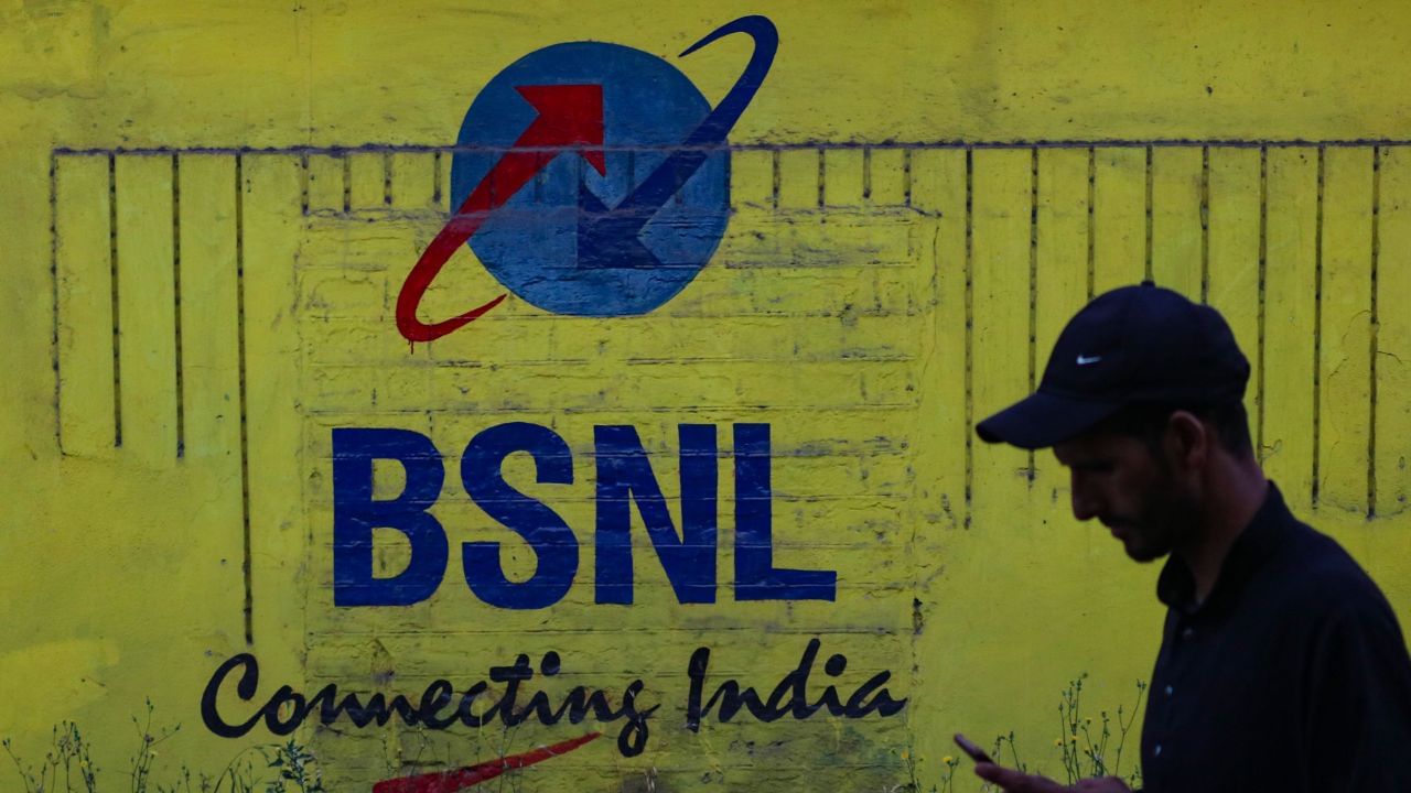 মাত্ৰ ১০০ টকাত আনলিমিটেড প্লেন! গ্ৰাহকলৈ BSNL- এ আনিছে ‘স্বপ্ন’ৰ প্লেন মাত্ৰ ১০০ টকাত আনলিমিটেড প্লেন! গ্ৰাহকলৈ BSNL- এ আনিছে ‘স্বপ্ন’ৰ প্লেন