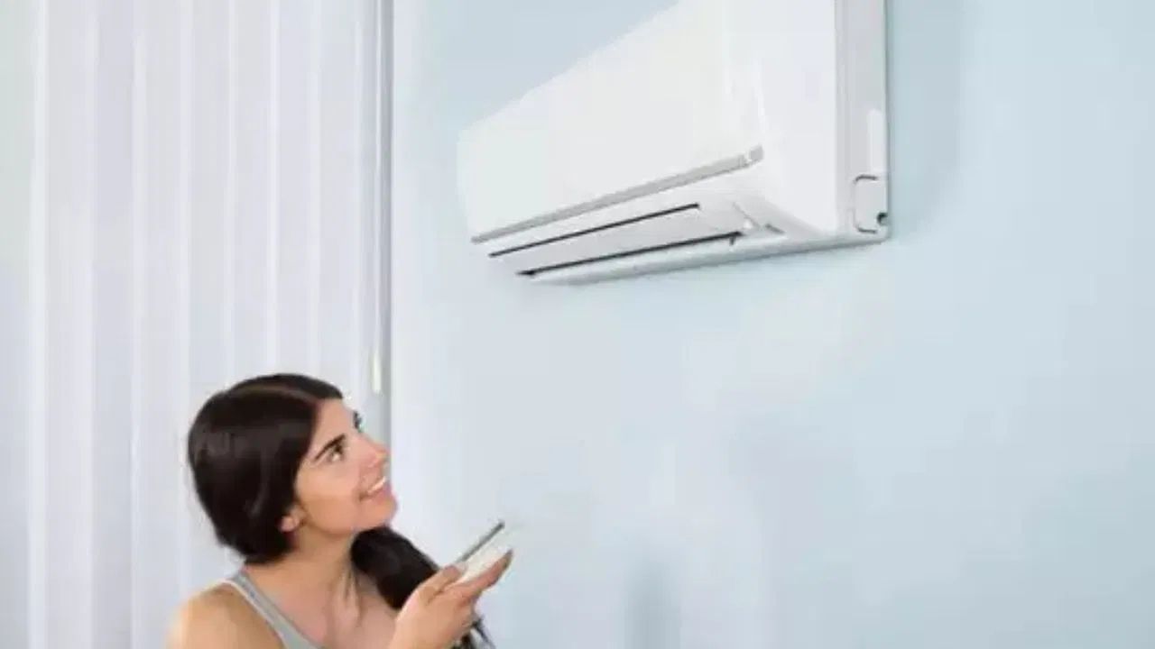 আপুনি ২৫ হাজাৰ টকা পৰ্যন্ত বাজেটত এচি ক্ৰয় কৰিব বিচাৰিছে নেকি ? এই মূল্যৰ পৰিসৰত উপলব্ধ split AC আৰু window AC ক্ৰয় কৰিব পাৰিব । কোনটো কোম্পানীৰ এচি কিমান মূল্যত উপলব্ধ? জানোঁ আহক। (Photo: Freepik)