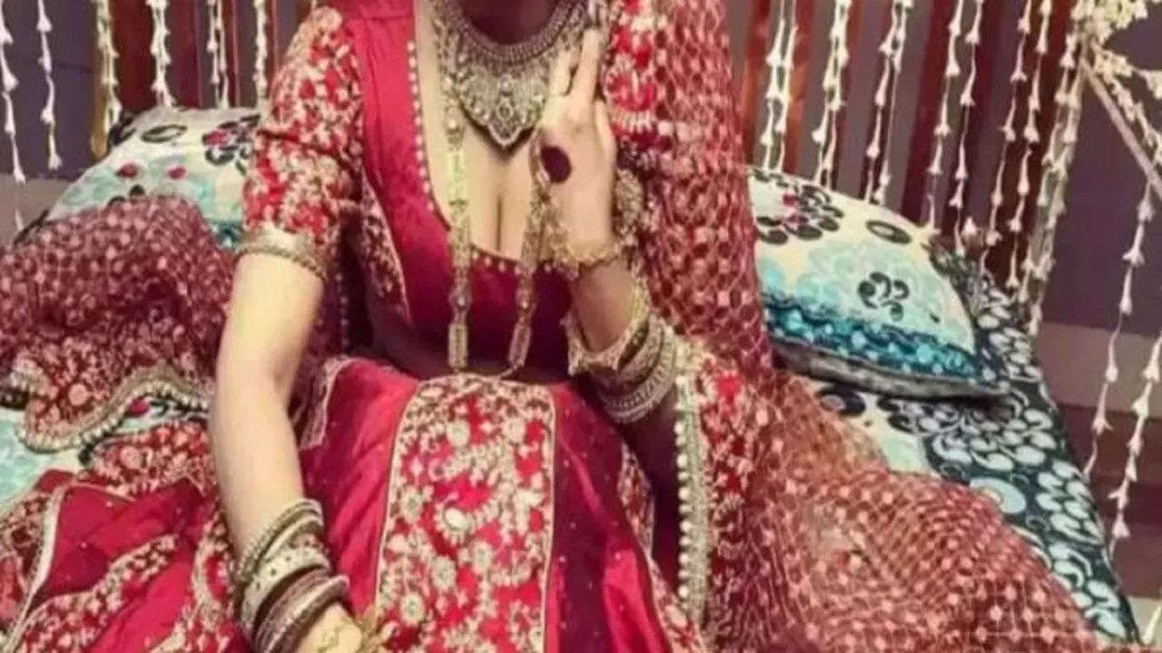 স্বামী তথা ৩ সন্তানৰ মোহ এৰি ভতিজাকৰ সৈতে পলাল খুড়ীয়েক, শ্বেয়াৰ কৰিলে এনে ভিডিঅ…. স্বামী তথা ৩ সন্তানৰ মোহ এৰি ভতিজাকৰ সৈতে পলাল খুড়ীয়েক, শ্বেয়াৰ কৰিলে এনে ভিডিঅ….